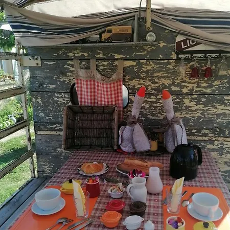 La Fee Viviane Et Michel L'enchanteur Bed & Breakfast *
